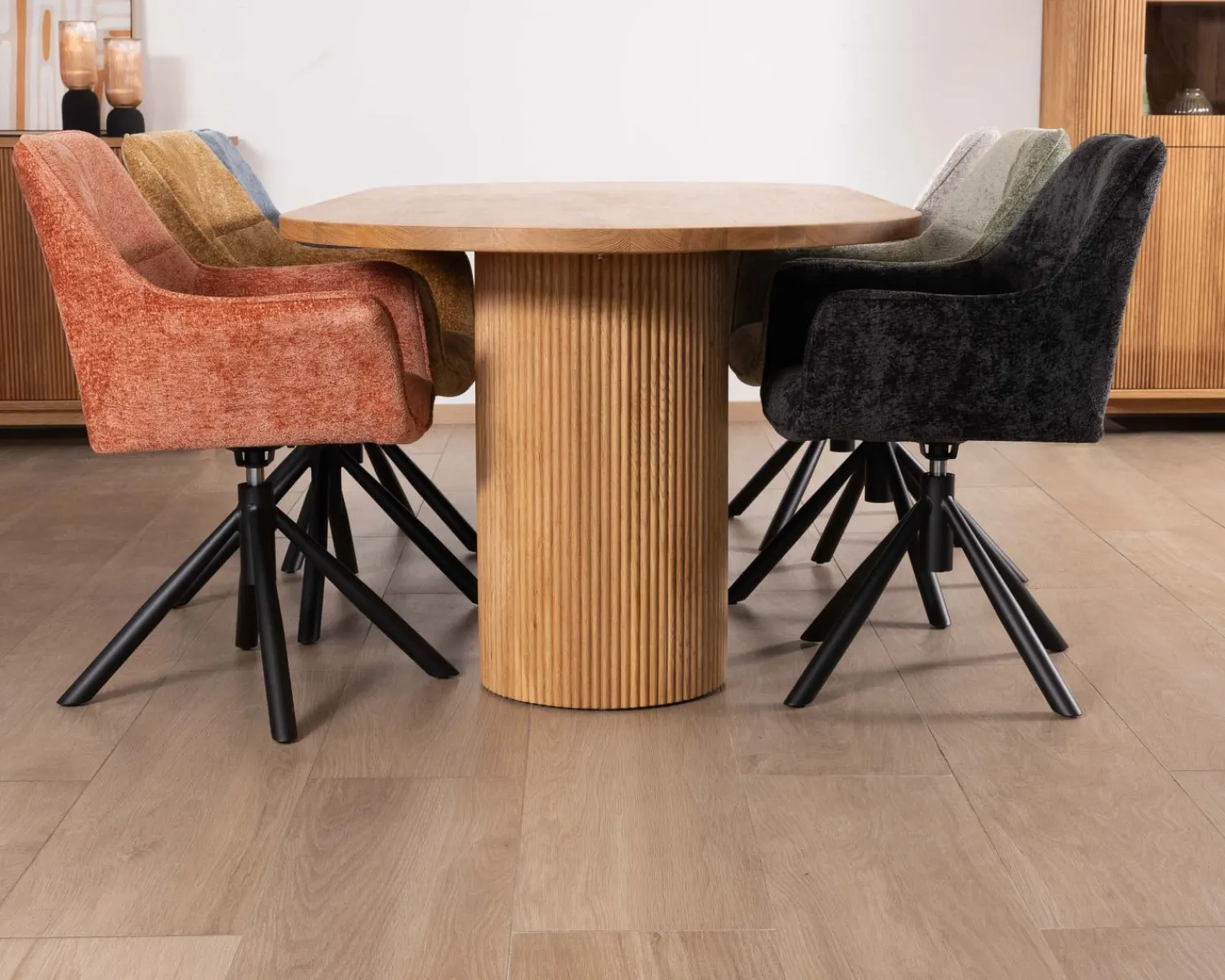 Meuble House Table de repas ovale 220 cm et pieds ronds cannelés en chêne huilé "Winton" style rétro Online