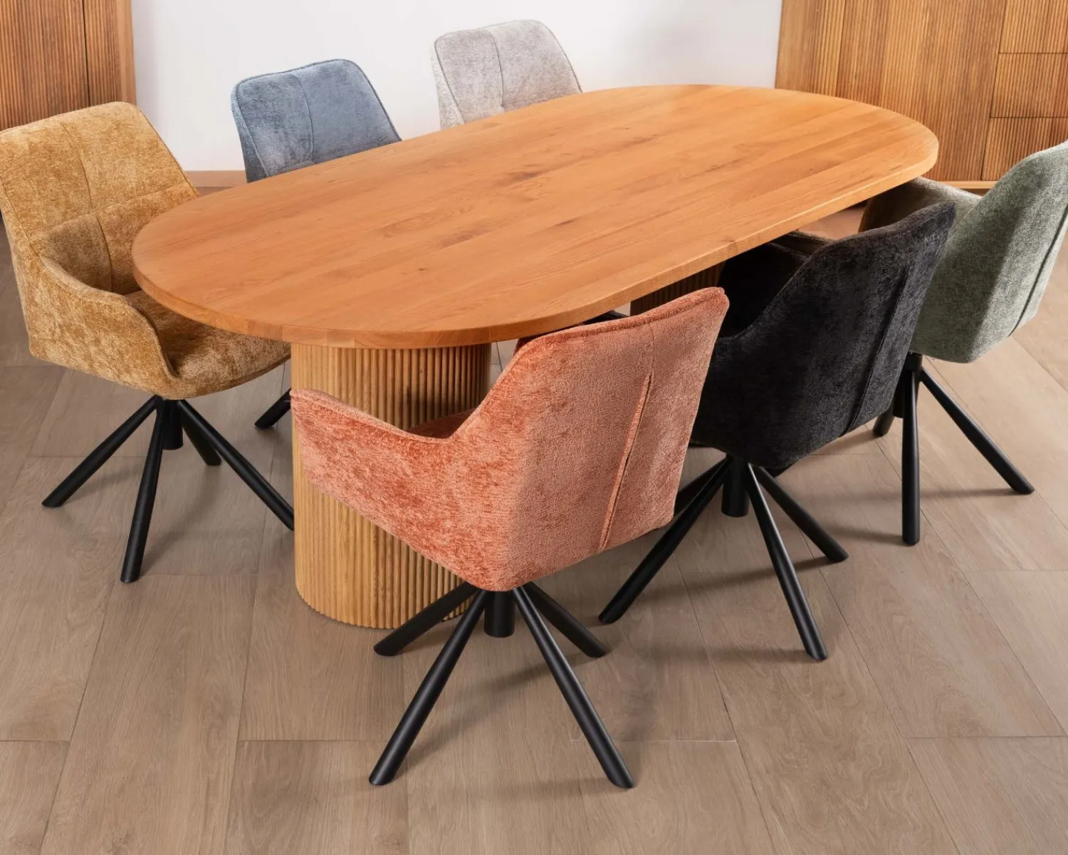 Meuble House Table de repas ovale 220 cm et pieds ronds cannelés en chêne huilé "Winton" style rétro Online