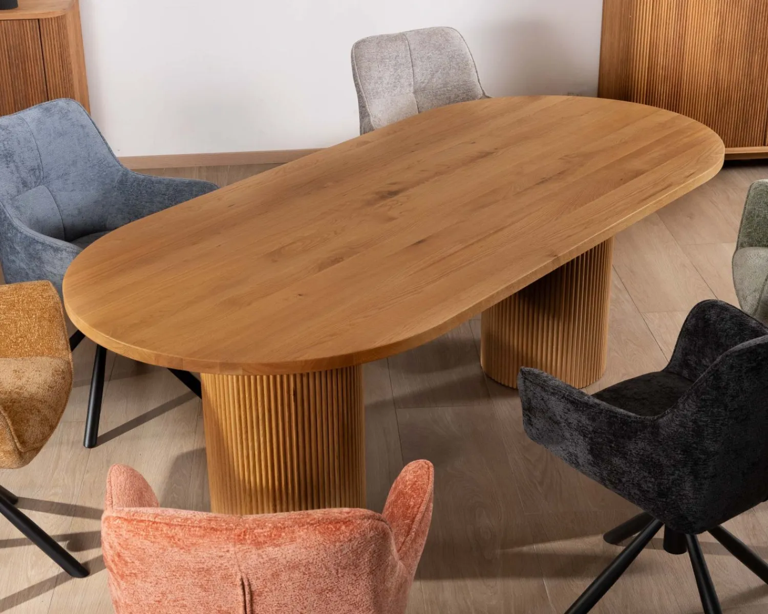Meuble House Table de repas ovale 220 cm et pieds ronds cannelés en chêne huilé "Winton" style rétro Online