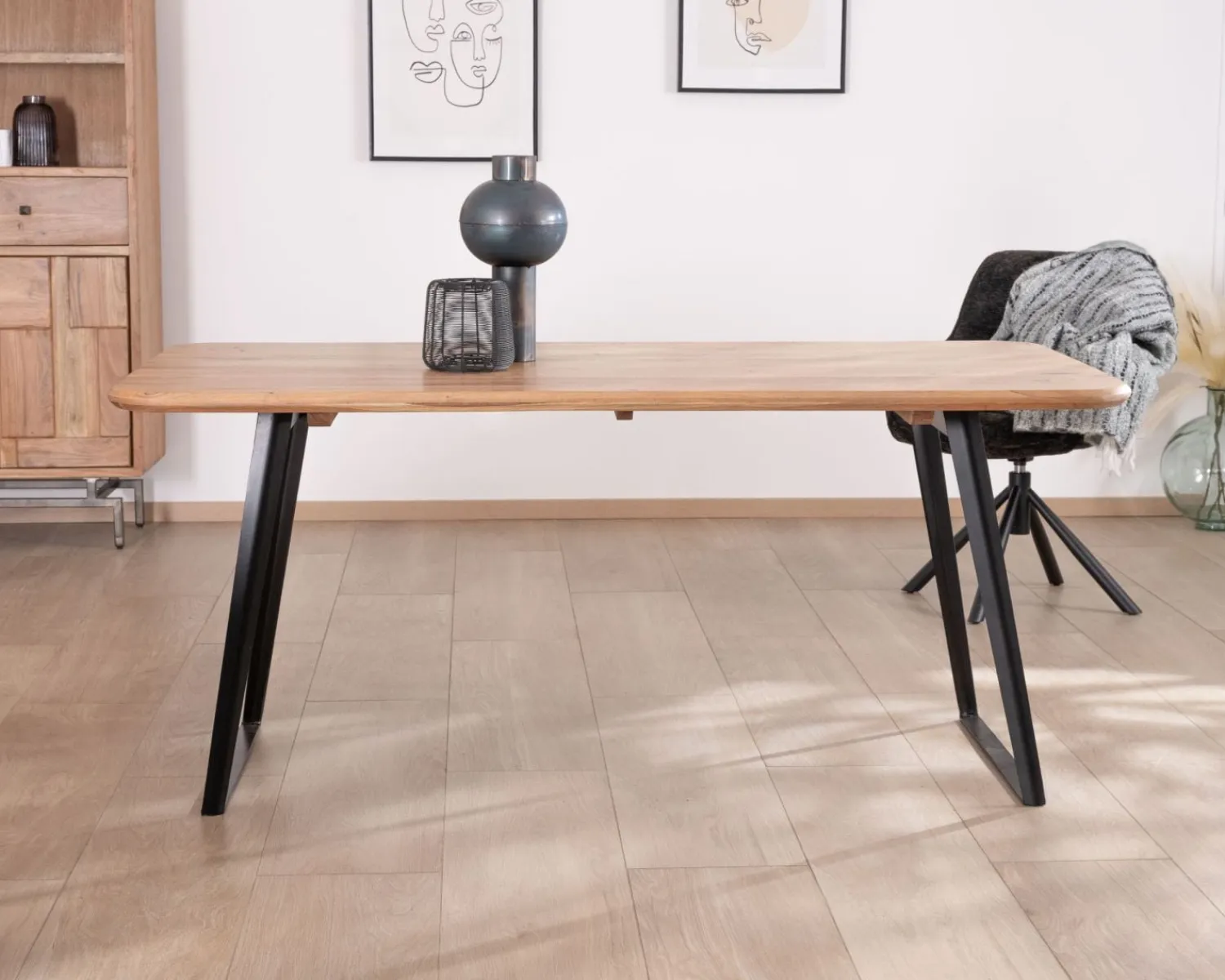 Meuble House Table de repas rectangulaire design aéré en acacia et piètement métal noir "Puzzle" 175 cm Sale