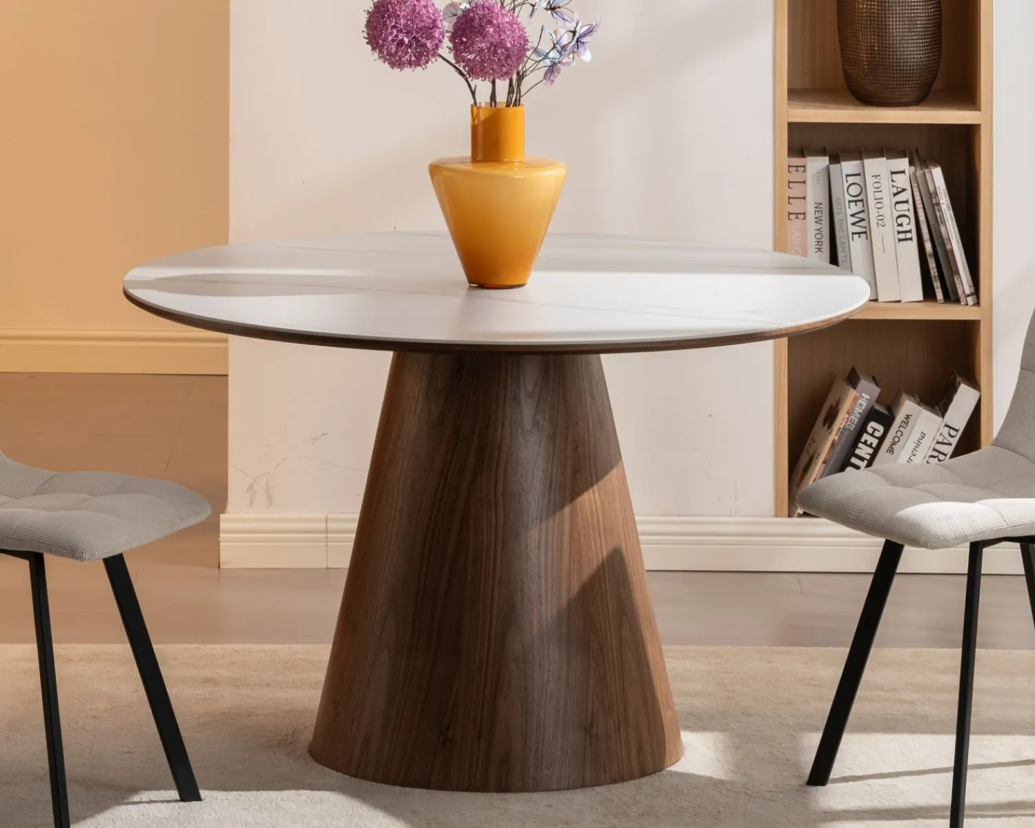 Meuble House Table de repas ronde 120 cm plateau céramique blanc effet marbre "Oria" piètement aspect noyer
