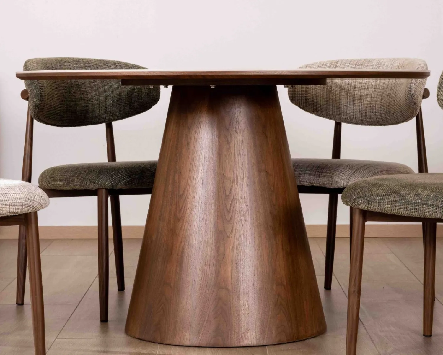 Meuble House Table de repas ronde 120 cm plateau céramique blanc effet marbre "Oria" piètement aspect noyer