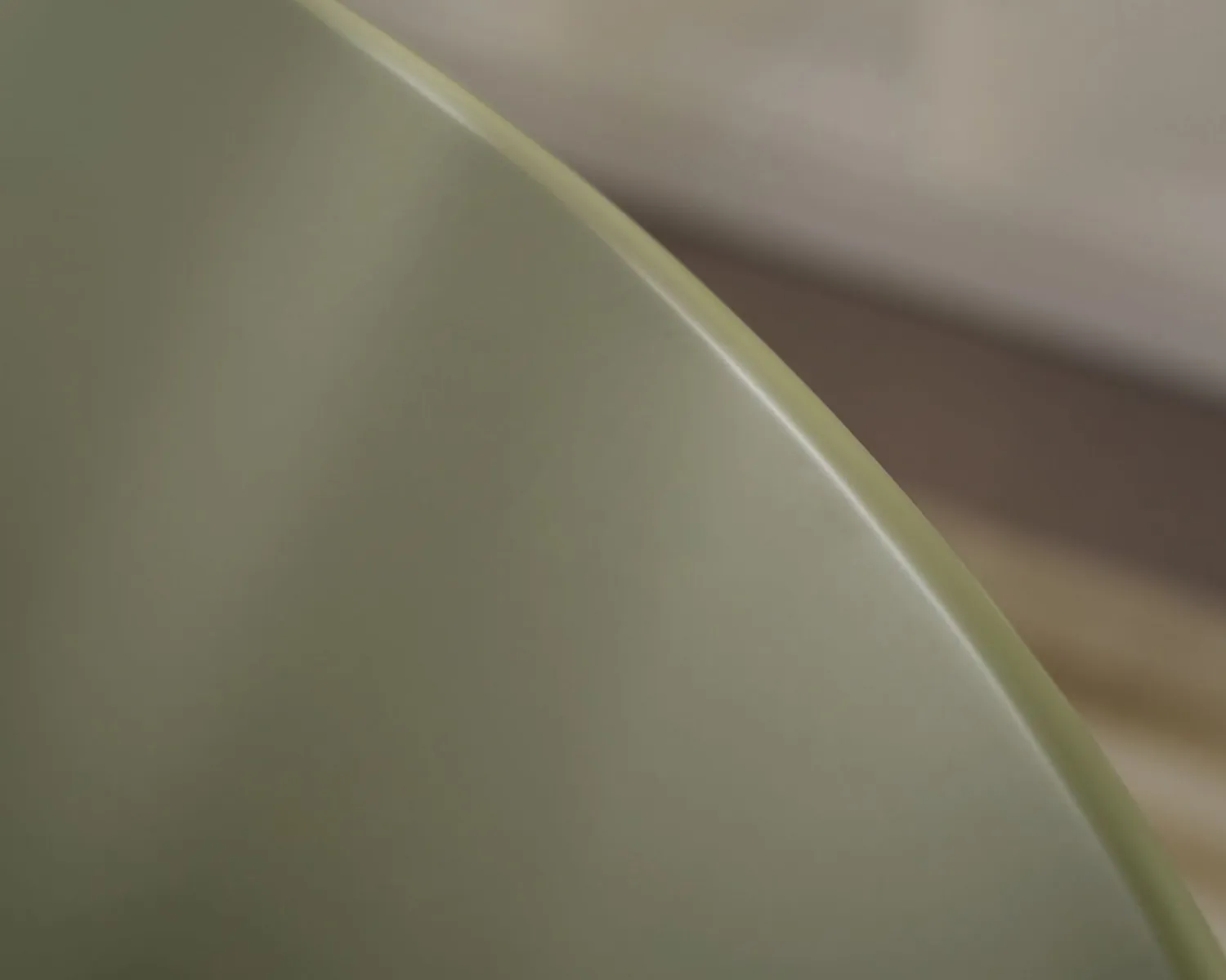 Meuble House Table de repas ronde coloris vert sauge "Odyna" 120 cm piètement sculptural Discount