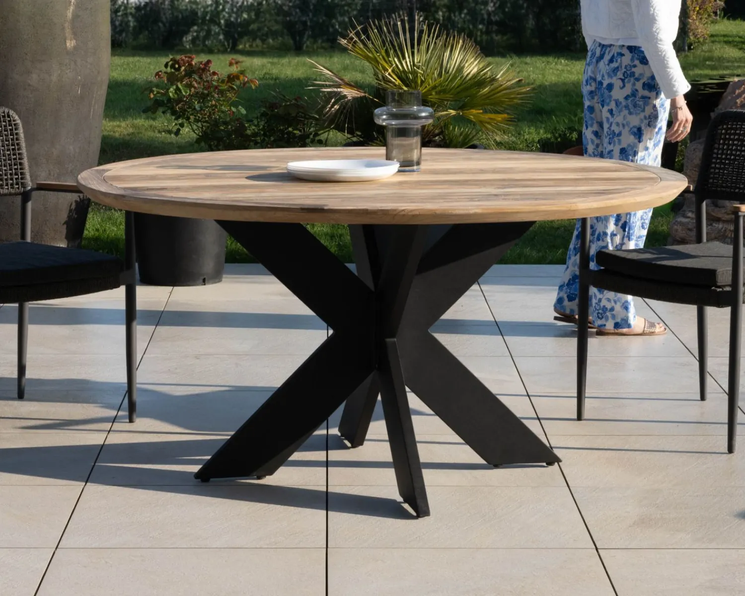 Meuble House Table de repas ronde pour extérieur en teck et aluminium "Ozone" 130 cm Online