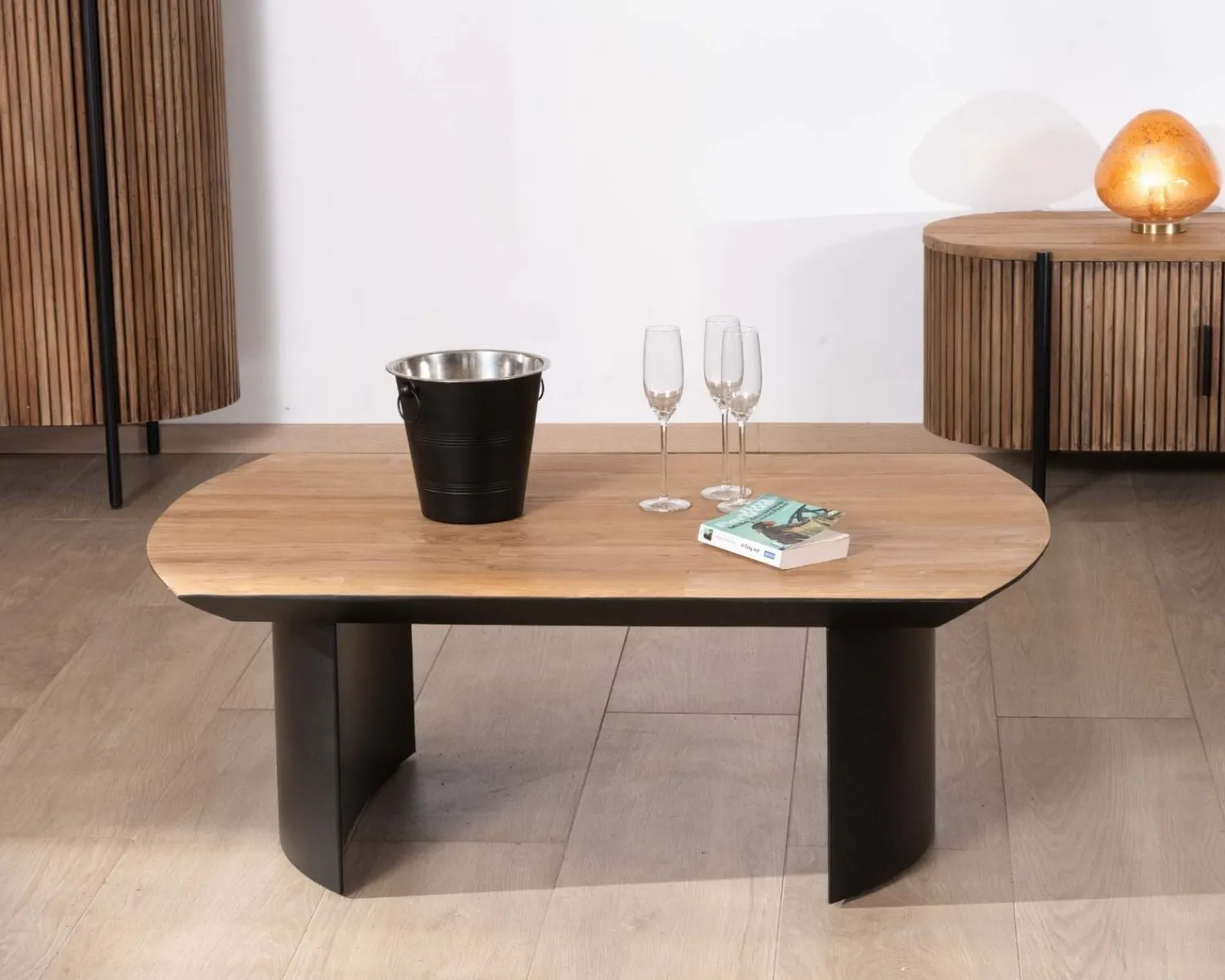 Meuble House Table de salon en teck recyclé et pieds demi sphère en métal noir "Troms" 120 cm Outlet