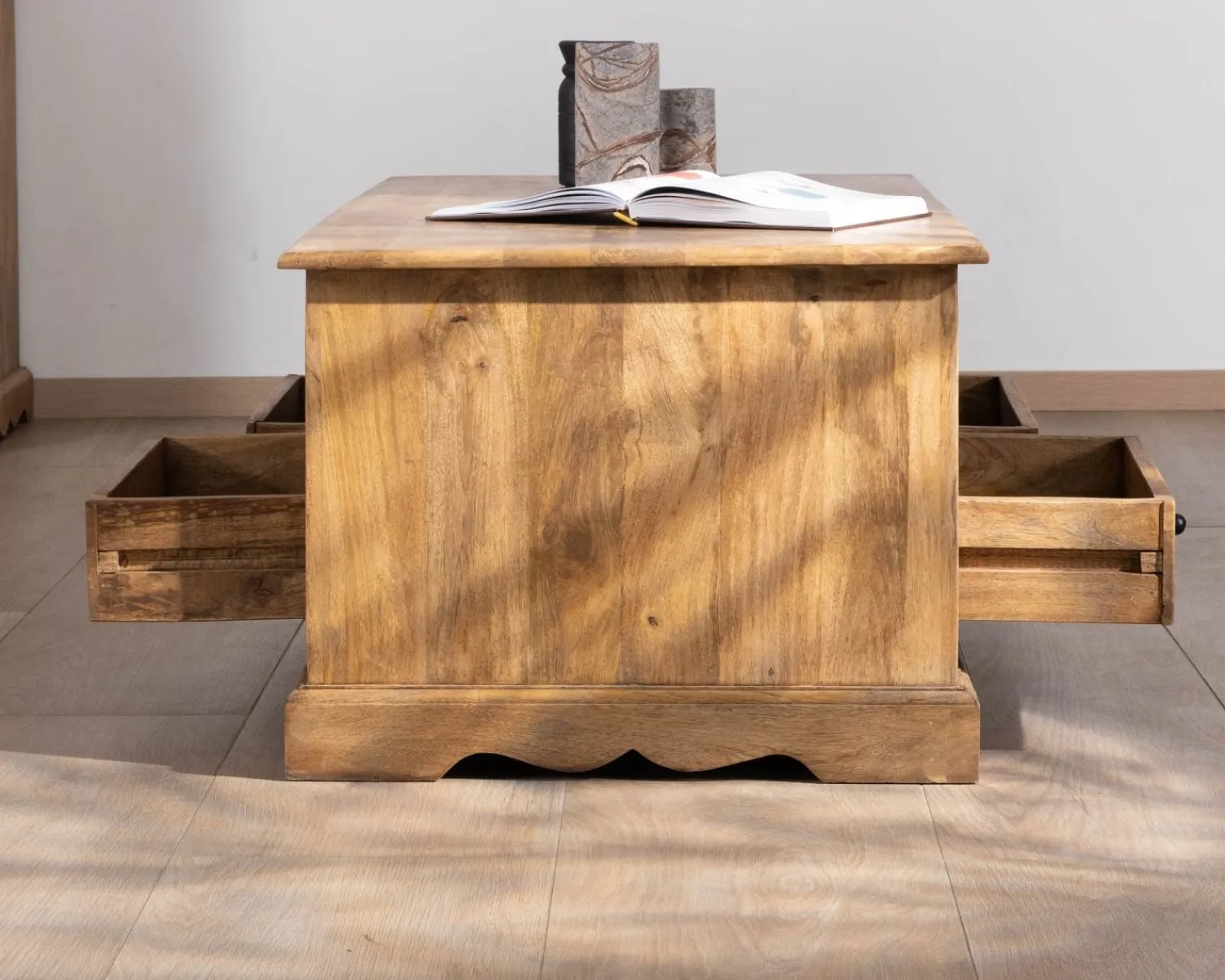 Meuble House Table de salon style classique en manguier "Sarah"