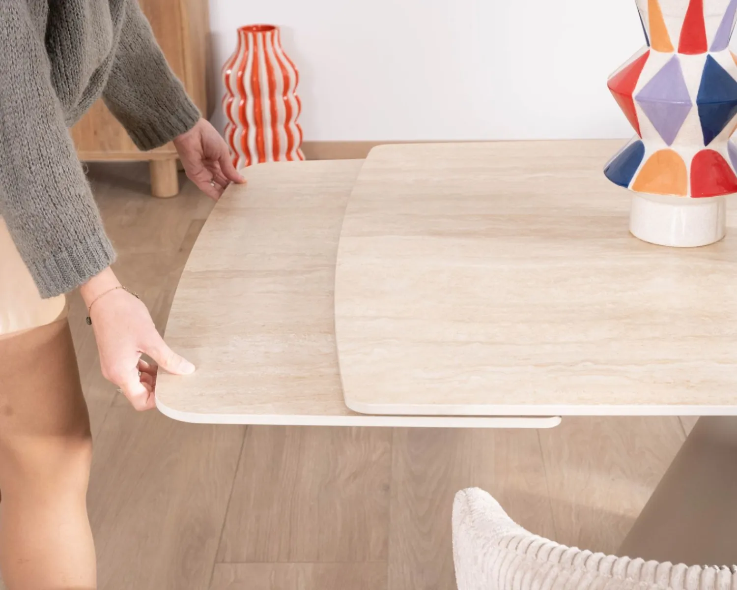 Meuble House Table extensible 160 à 240 cm rétro chic "Amarello" en pierre frittée et métal champagne New
