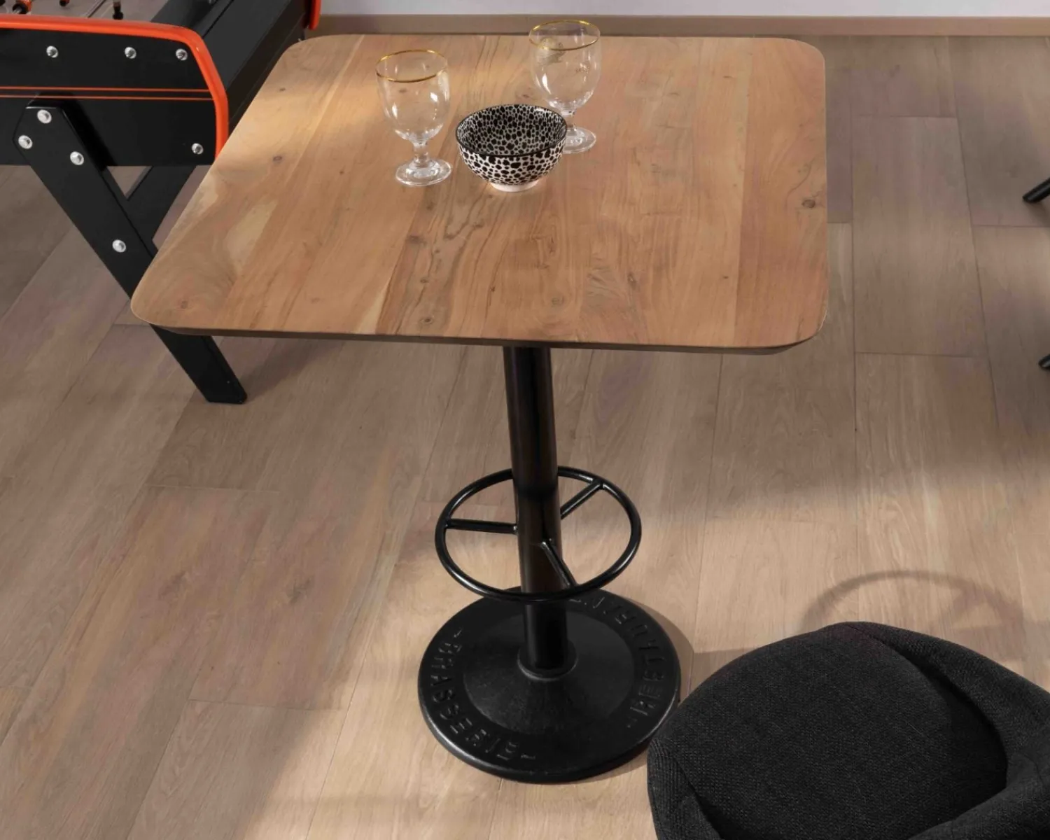Meuble House Table haute bistrot plateau carré acacia finition biseautée noire "Palaver Club" Best