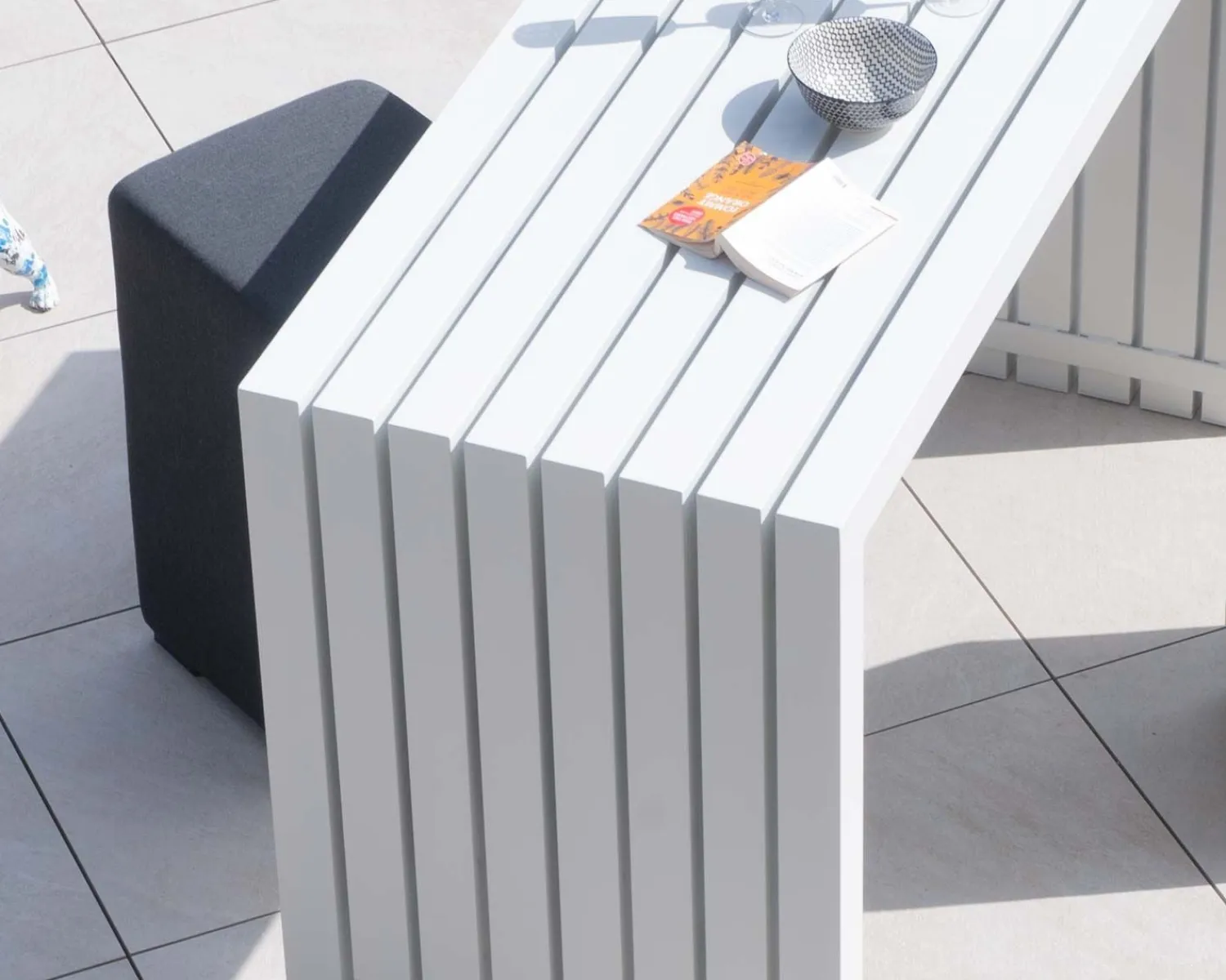 Meuble House Table haute design en aluminium blanc 160cm "Java Island" Hot