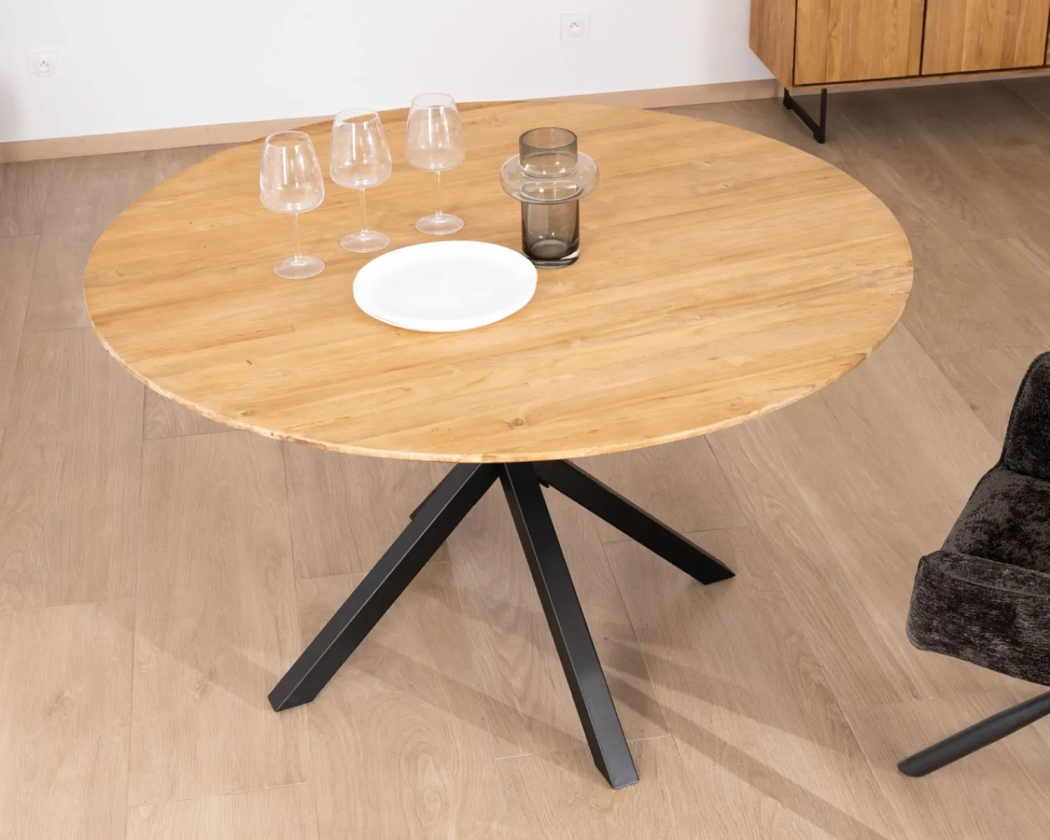 Meuble House Table à manger ronde en teck recyclé et pieds mikado "Bahia" 130 cm Outlet