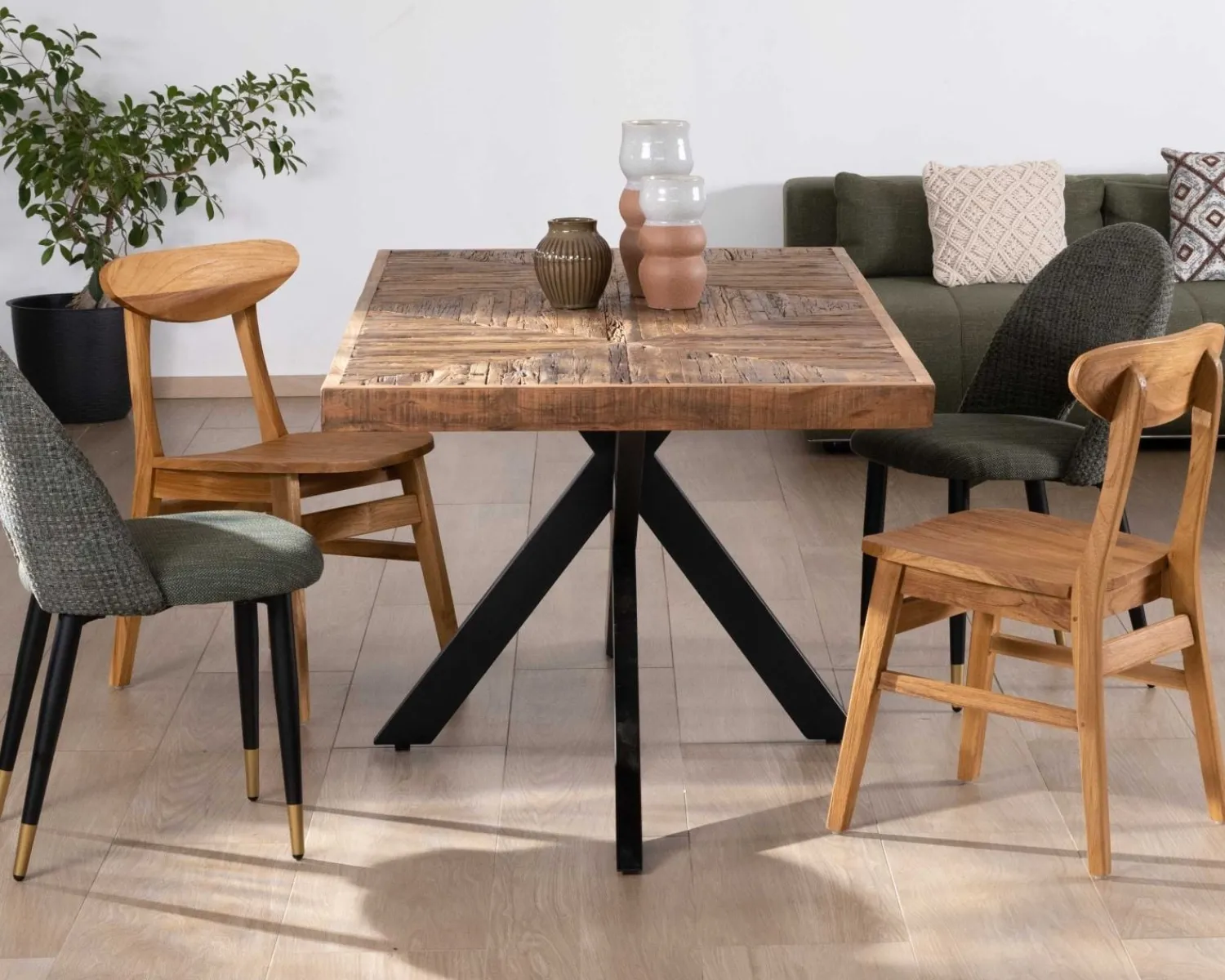 Meuble House Table rectangulaire 180cm acacia finition chevrons piètement métal mikado "Géonidum" Online