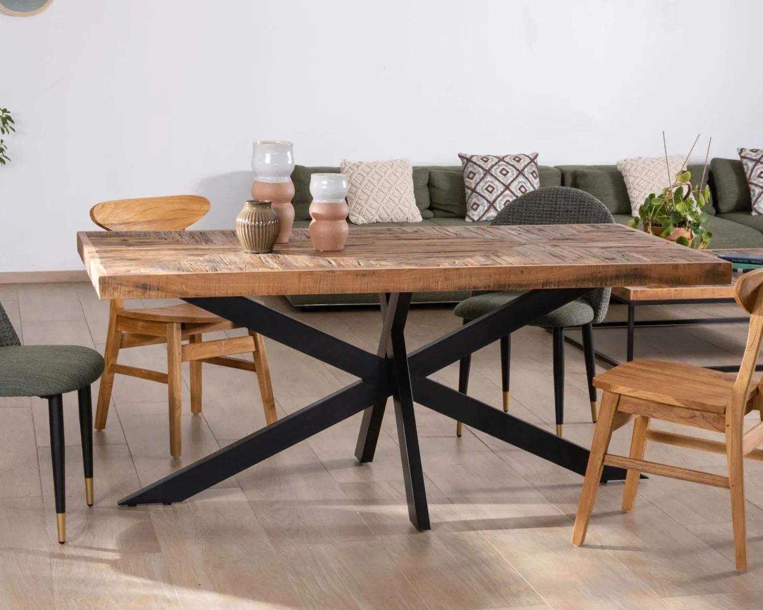 Meuble House Table rectangulaire 180cm acacia finition chevrons piètement métal mikado "Géonidum" Online