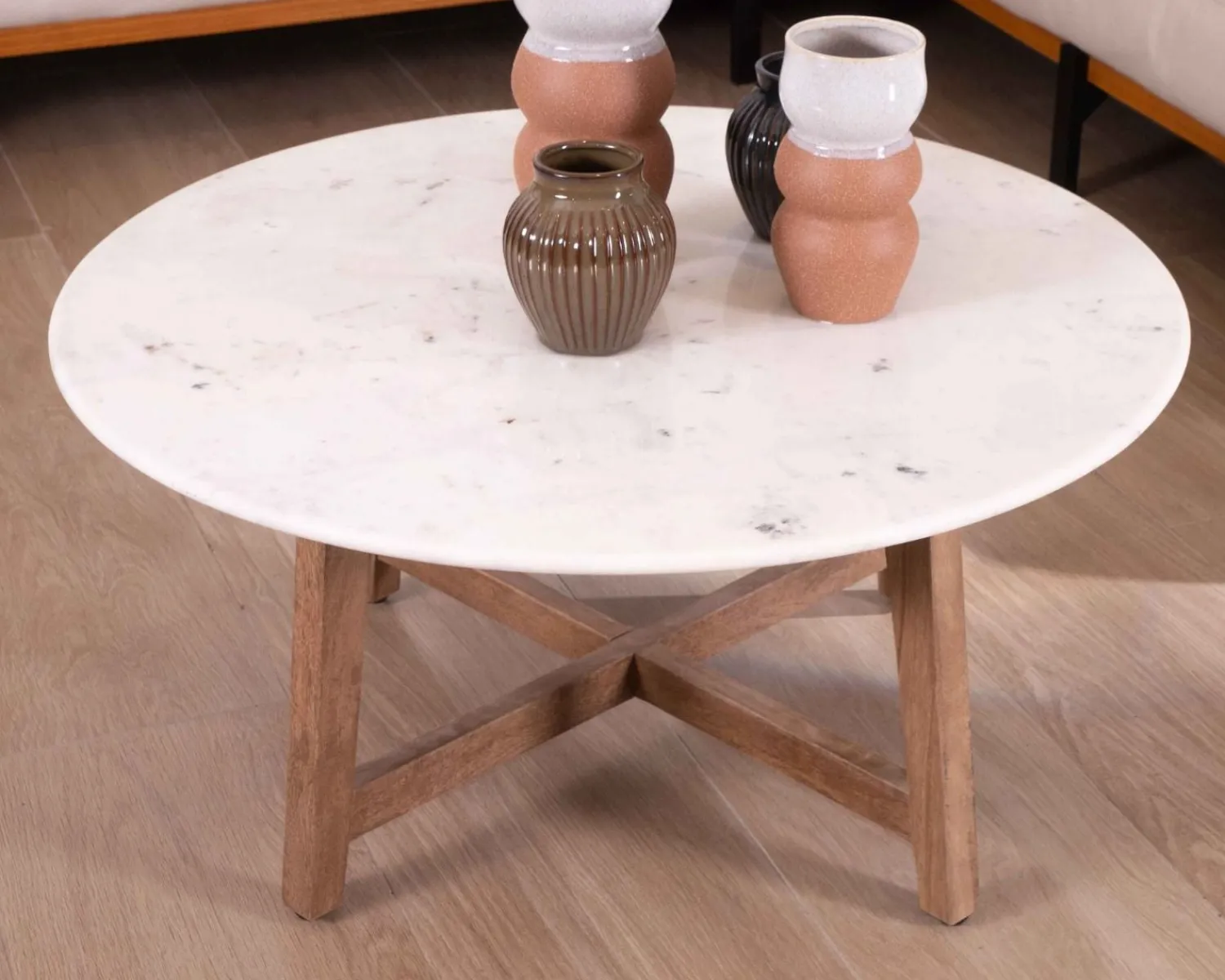 Meuble House Table ronde marbre 90 cm avec pieds obliques en manguier massif "Lor" New