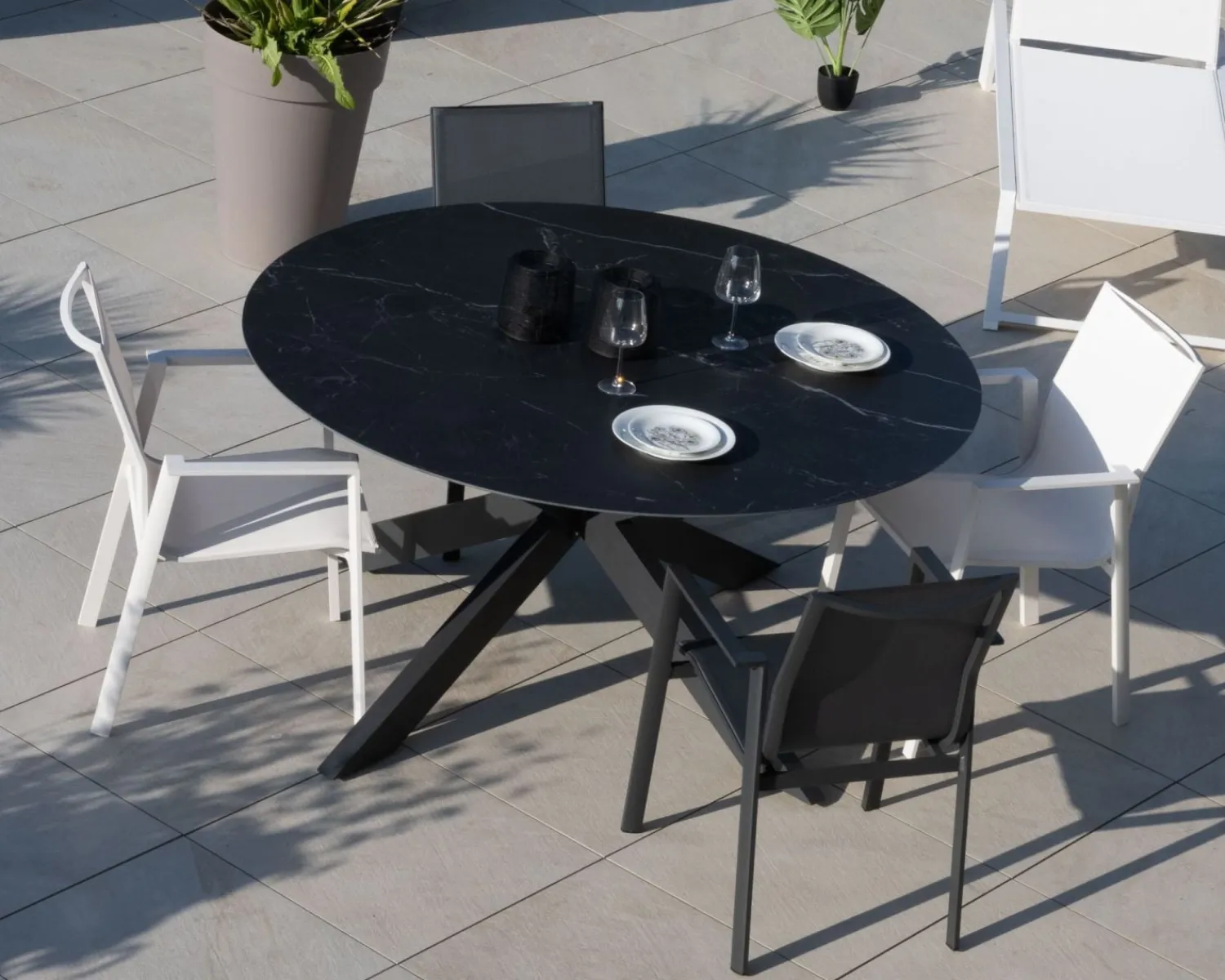 Meuble House Table ronde noire en céramique et aluminium "Chinon" 160 cm Online
