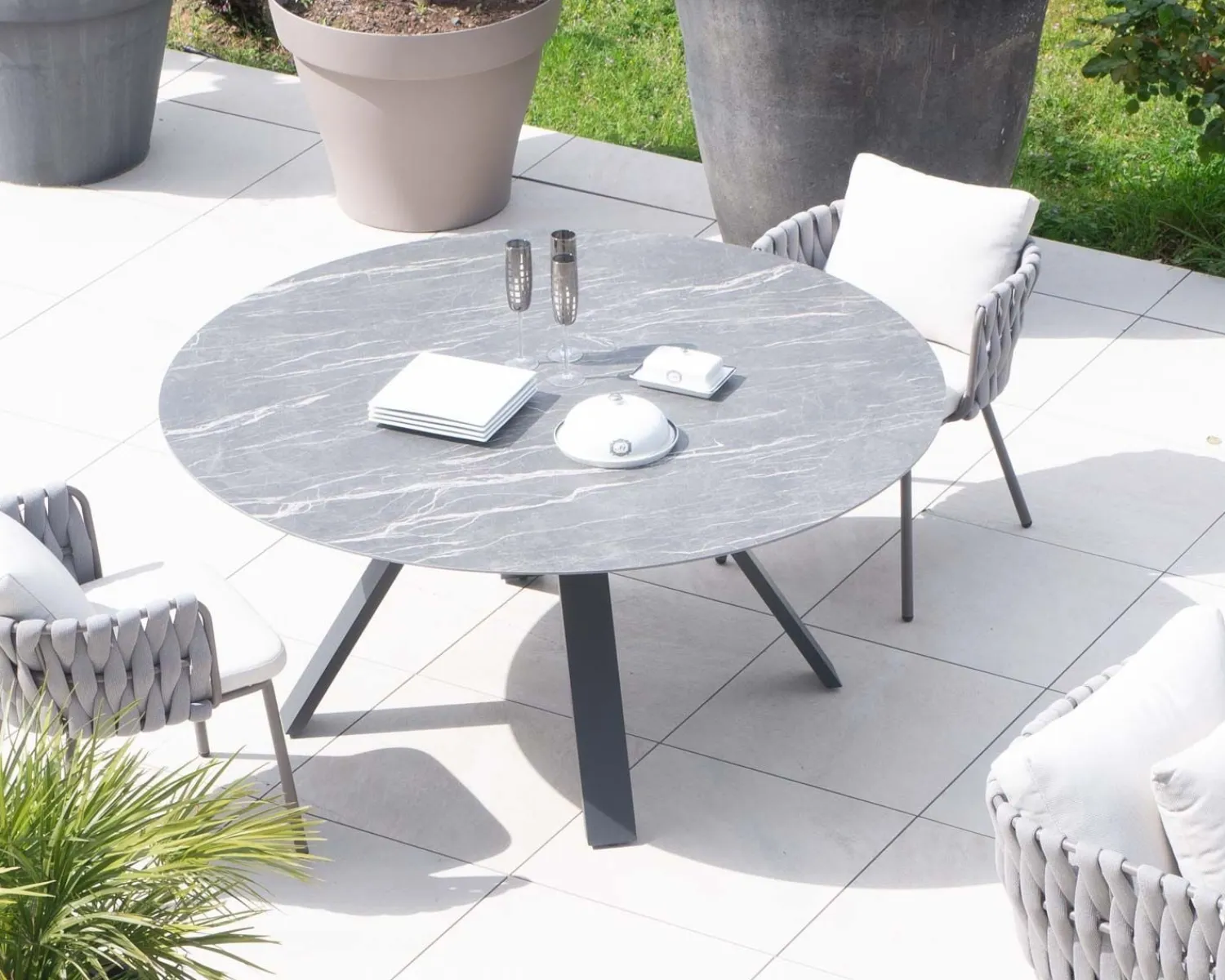 Meuble House Table ronde noire en céramique et aluminium "Chinon" 160 cm Online