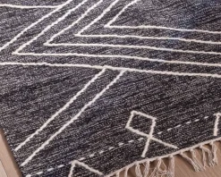 Meuble House Tapis en laine et coton noir motif ethnique "Solira" 120 x 180 cm Clearance