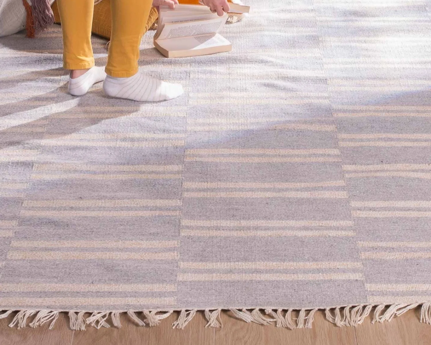 Meuble House Tapis rayé bleu clair et crème "Ethnic" dimensions 120x180 cm Best