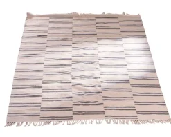 Meuble House Tapis rectangulaire blanc avec franges et rayures bleues