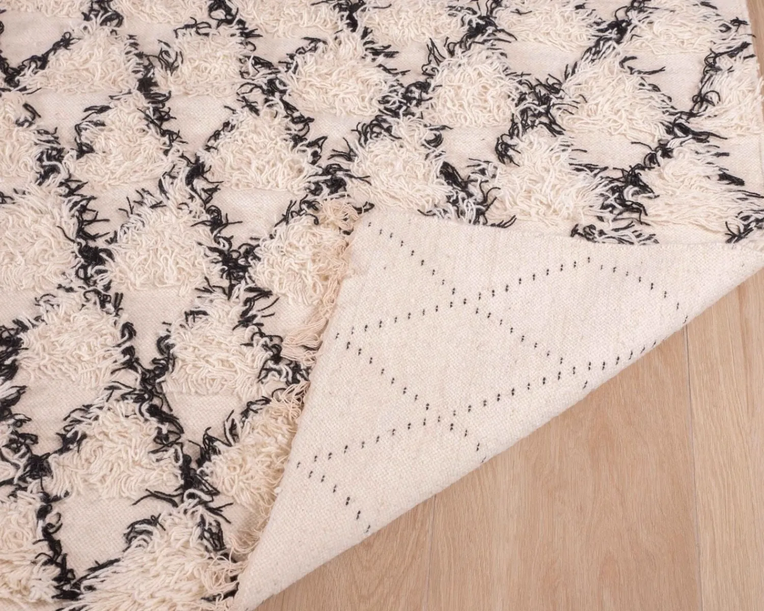 Meuble House Tapis tissé en laine et coton 120x180cm "Kavon"