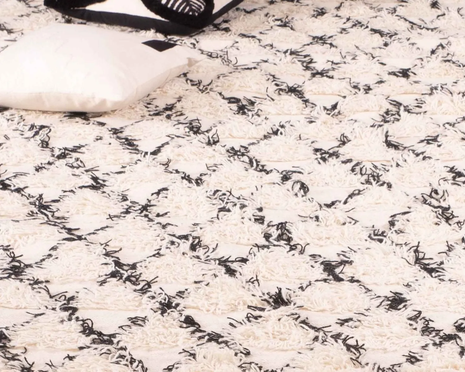 Meuble House Tapis tissé en laine et coton 120x180cm "Kavon"