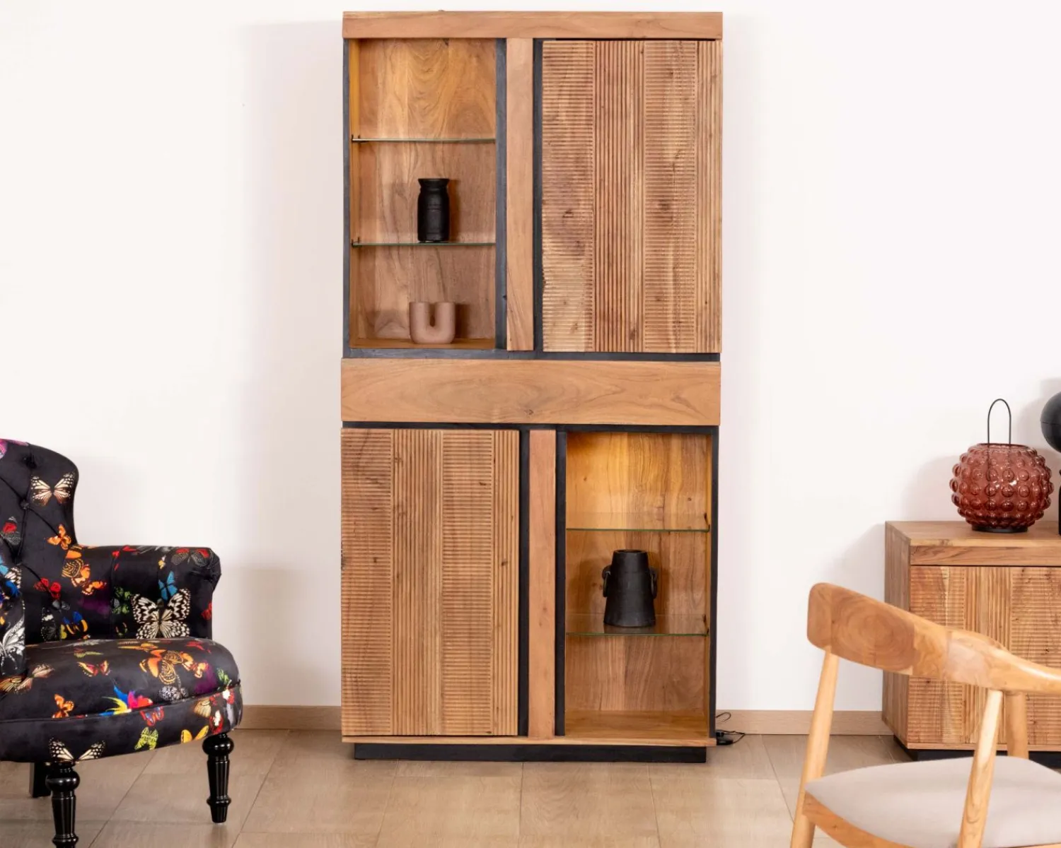 Meuble House Vaisselier contemporain acacia et liserés noirs "Lumino" niches avec étagères vitrée et éclairage LED Clearance