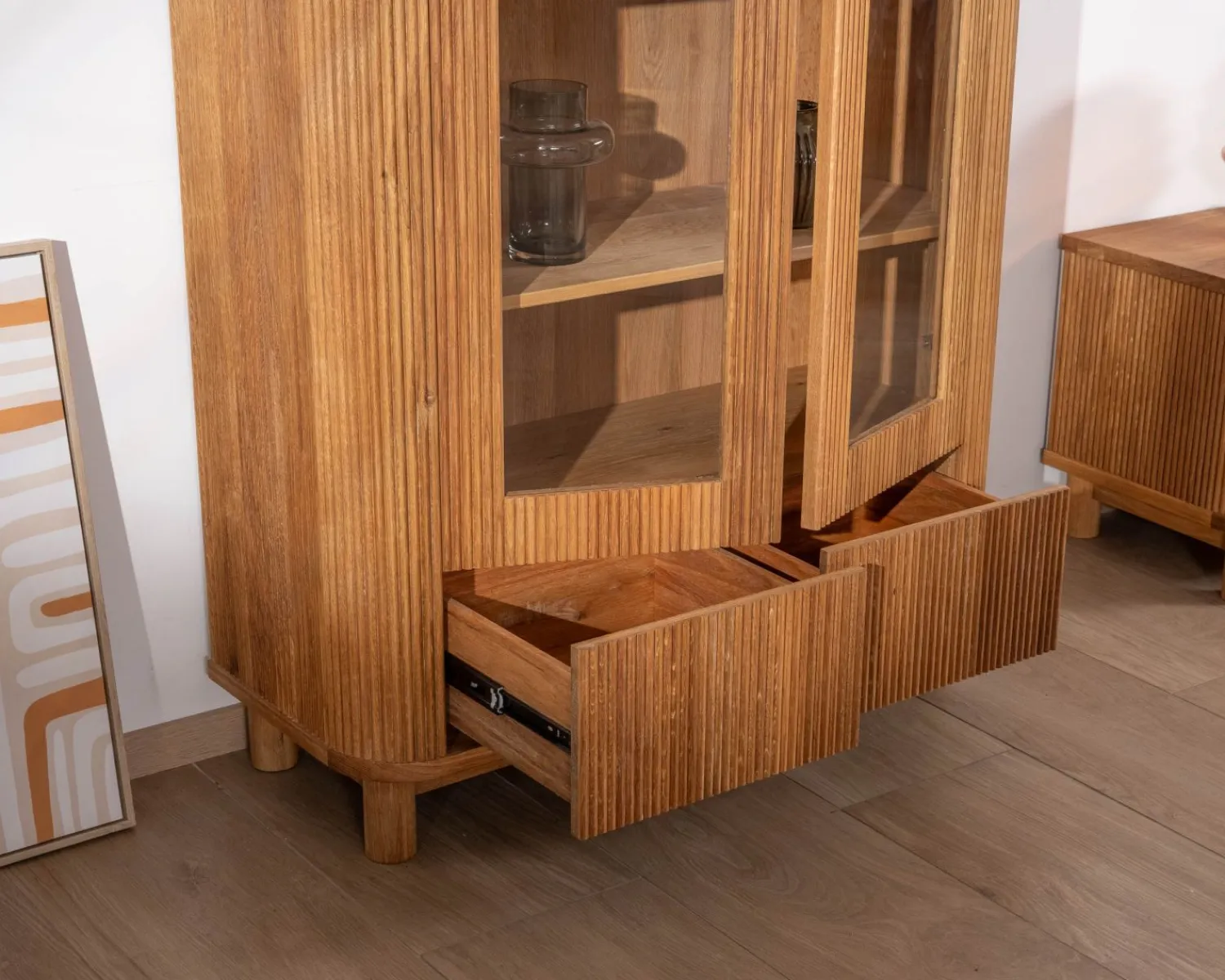 Meuble House Vitrine avec 2 tiroirs bas style rétro "Winton" en chêne huilé aspect gaufré Discount